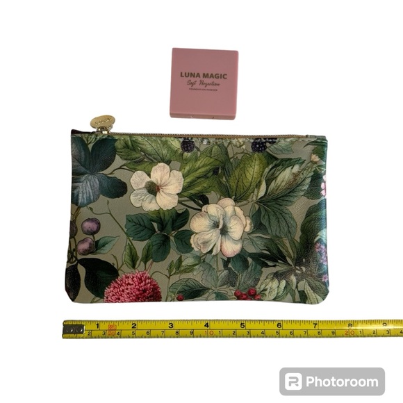 Luna Magic Soft Perfection Foundation Powder & IPSY Garden Cosmetic Bag - Picture 5 of 5